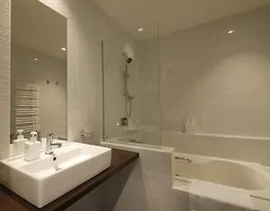 **** Hotel Youtei Tracks Japan